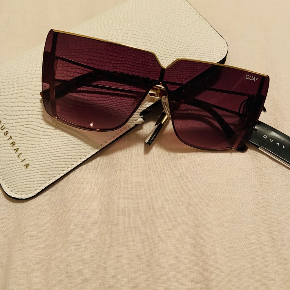 BRAND NEW!! QUAY SUNGLASSES. “Bankroll” style.
